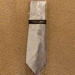 Men’s NWOT tie. Gray. Donald Trump.